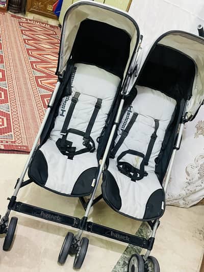 Hauck twin stroller branded in good condition