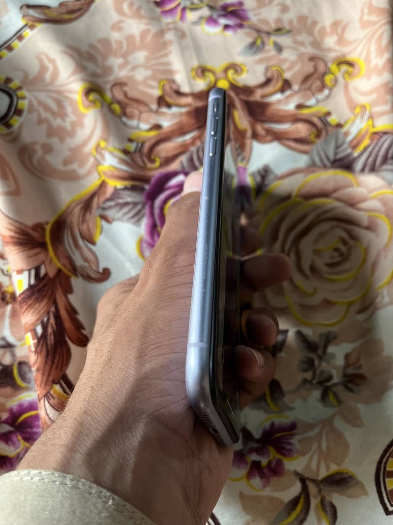 Apple iPhone 11 5