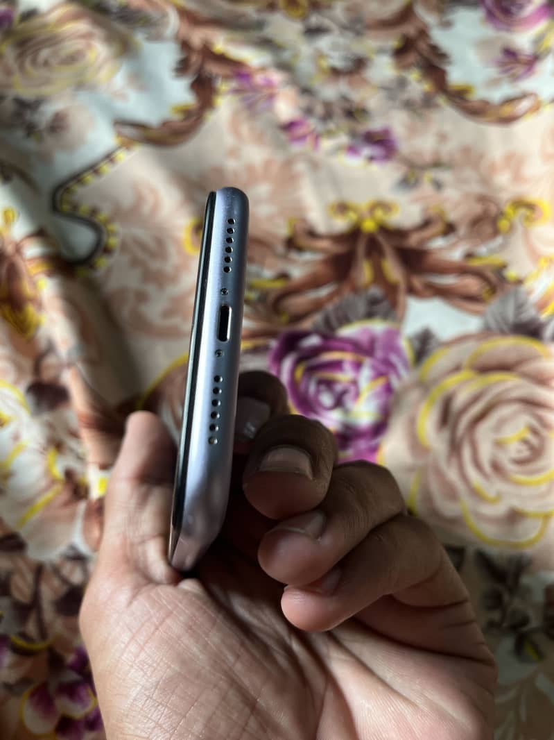 Apple iPhone 11 6