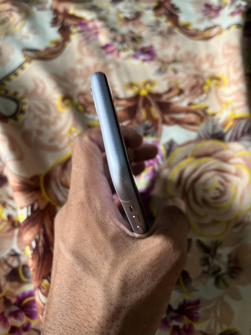 Apple iPhone 11 7