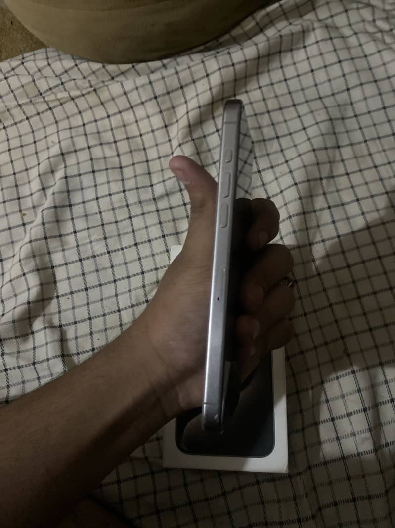 Apple iPhone 15 Pro Max 4