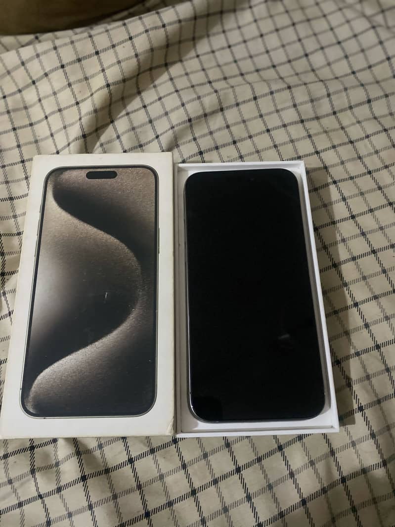 Apple iPhone 15 Pro Max 0