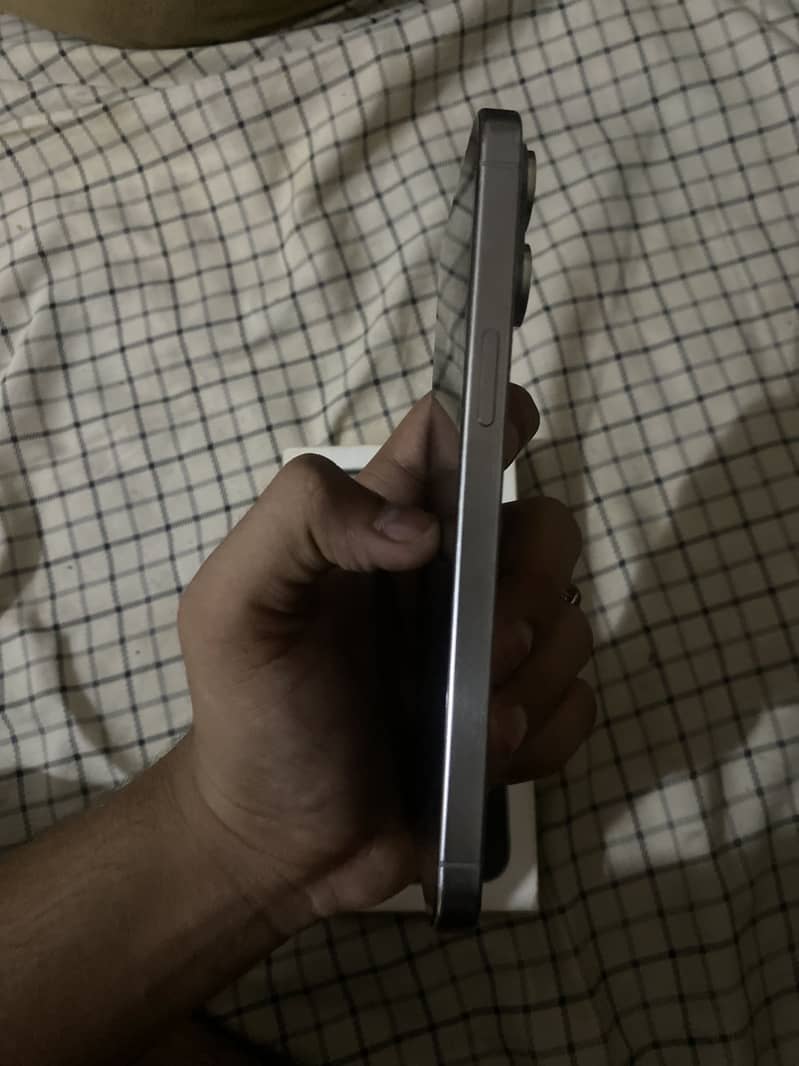 Apple iPhone 15 Pro Max 3