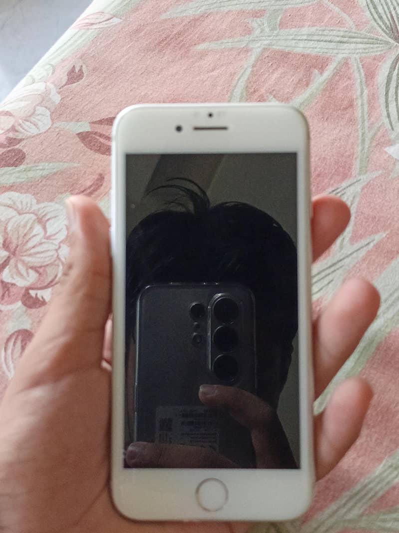 Apple iPhone 7 1