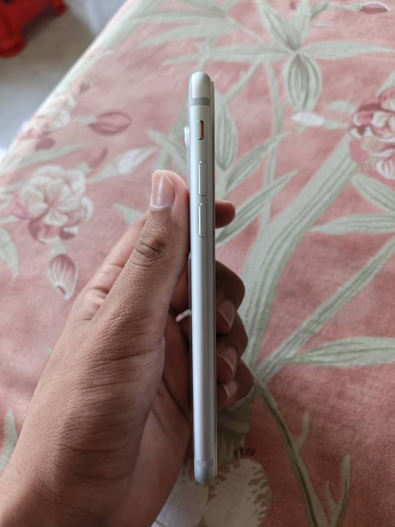 Apple iPhone 7 3