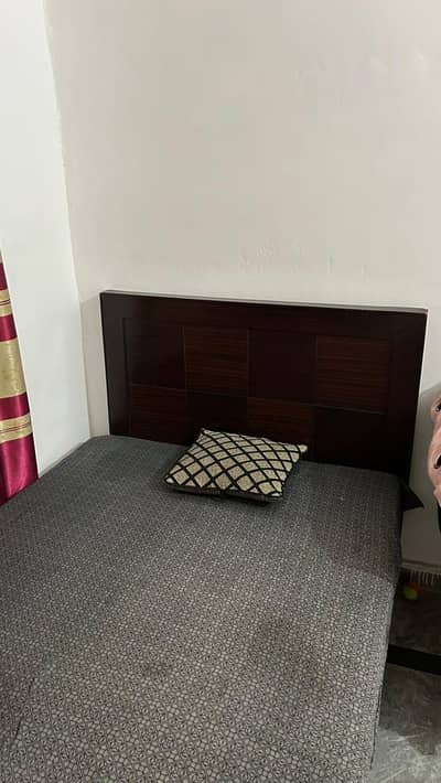single wooden bed