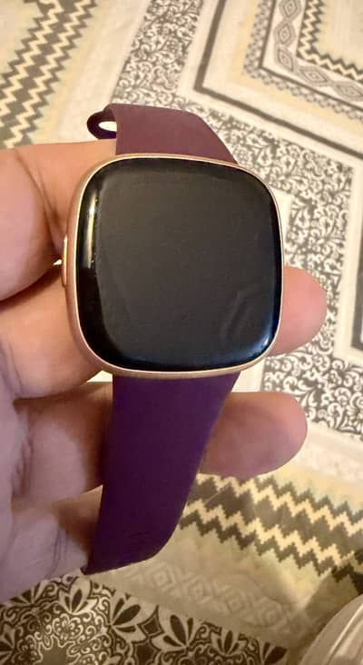 Fitbit Versa 4 Smart Watch with Original Charger Mint Condition
