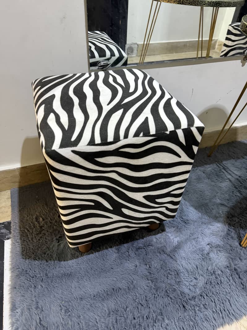 Corner Table Set with 2 Zebra Stools 2