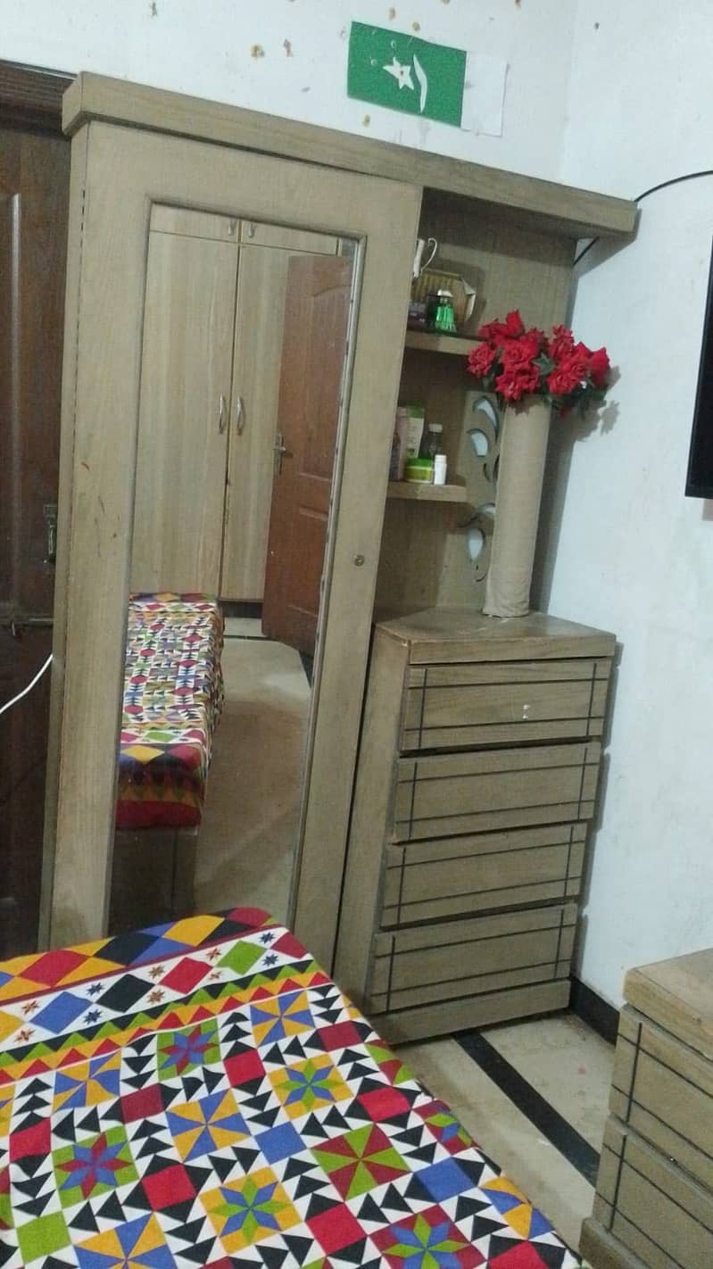 Dressing table in good condition 0