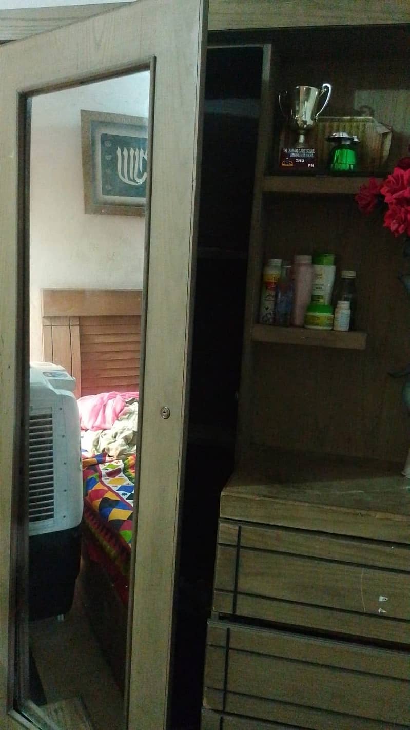 Dressing table in good condition 1