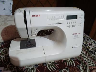 singer Apricot Sewing machine model 9790
