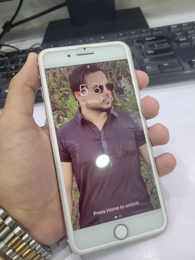 Apple iPhone 7 Plus 9