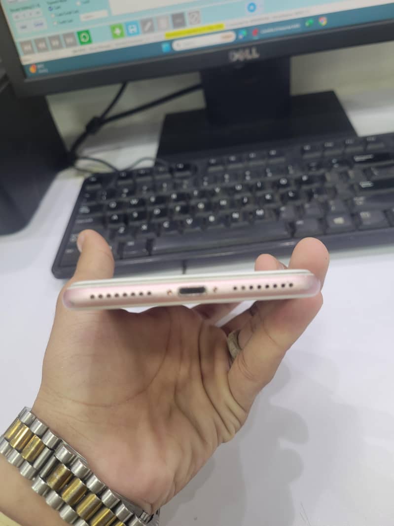 Apple iPhone 7 Plus 10