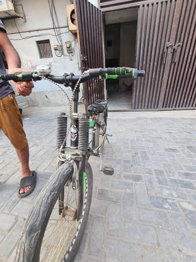 phonex ke cycle hai ya buhat kam chali hai or cycle be achi hai