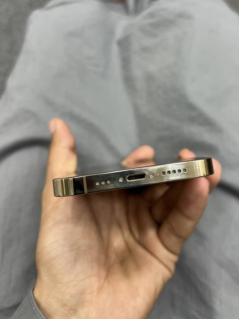iPhone 13 Pro 4