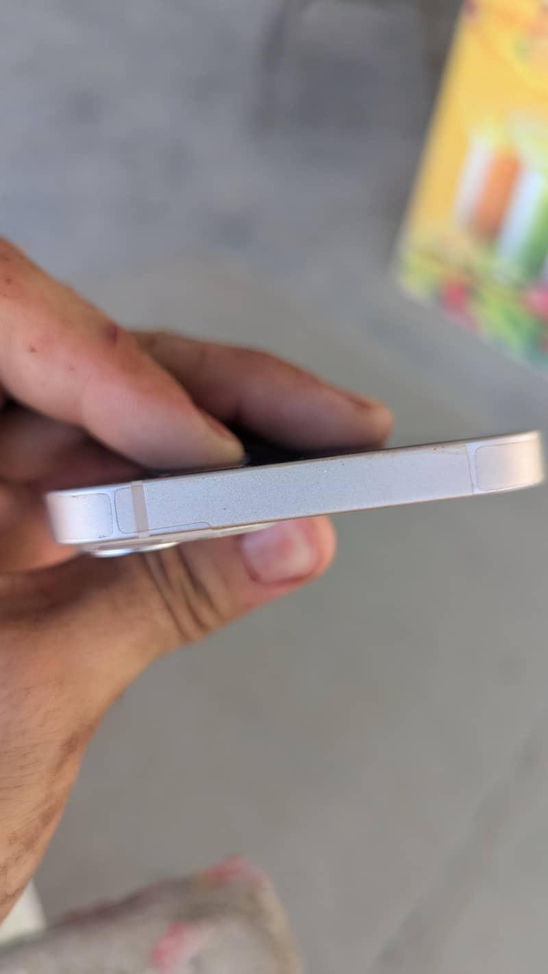 Apple iPhone 13 5