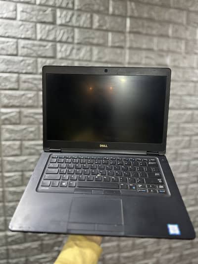 Dell 5480 i5 7th H processor 8/256 with chgr