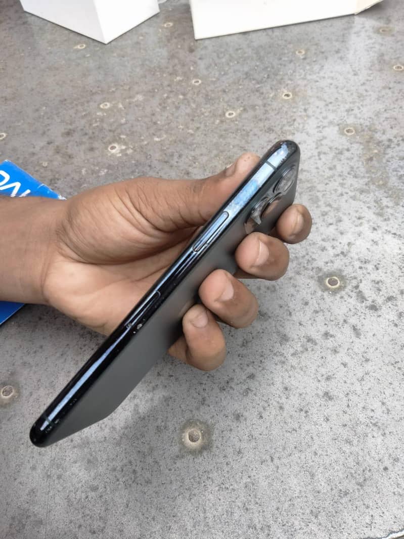 iphone 11 pro 2