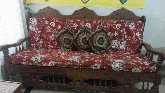 Sofa set with cusions