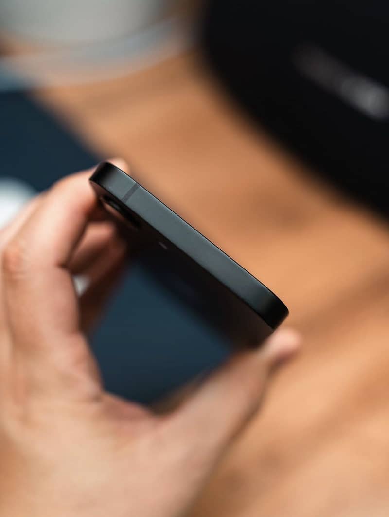 iPhone 16e 2