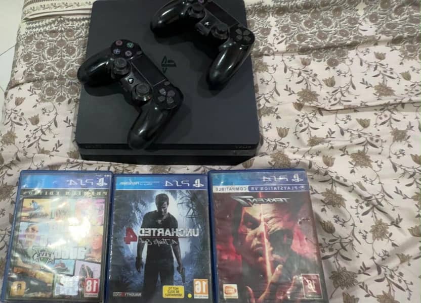 PS4  slim 0