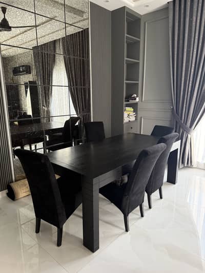 Black 6 seater dining table