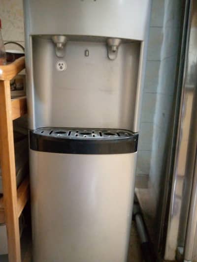 Dawlance Water Dispenser with Mini Refrigerator | Hot and Cold