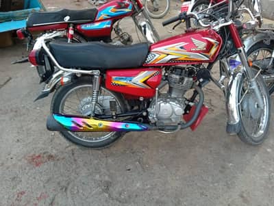 HONDA CG125.  RED COLOR 2025 MODEL 18000 RUNNING.    03706105883