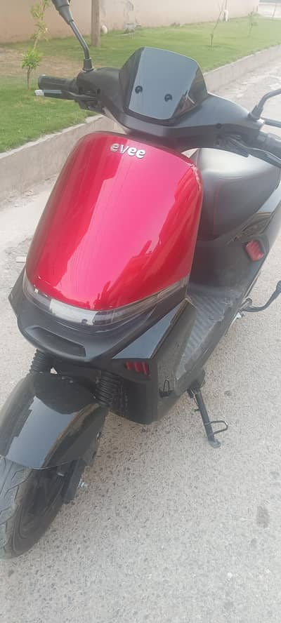 Evee S1 Electric Scooty