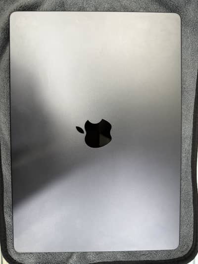 MACBOOK PRO M5 PRO CHIP 24-1TB 14 INCH 7 CYCLES WITH FULL BOX