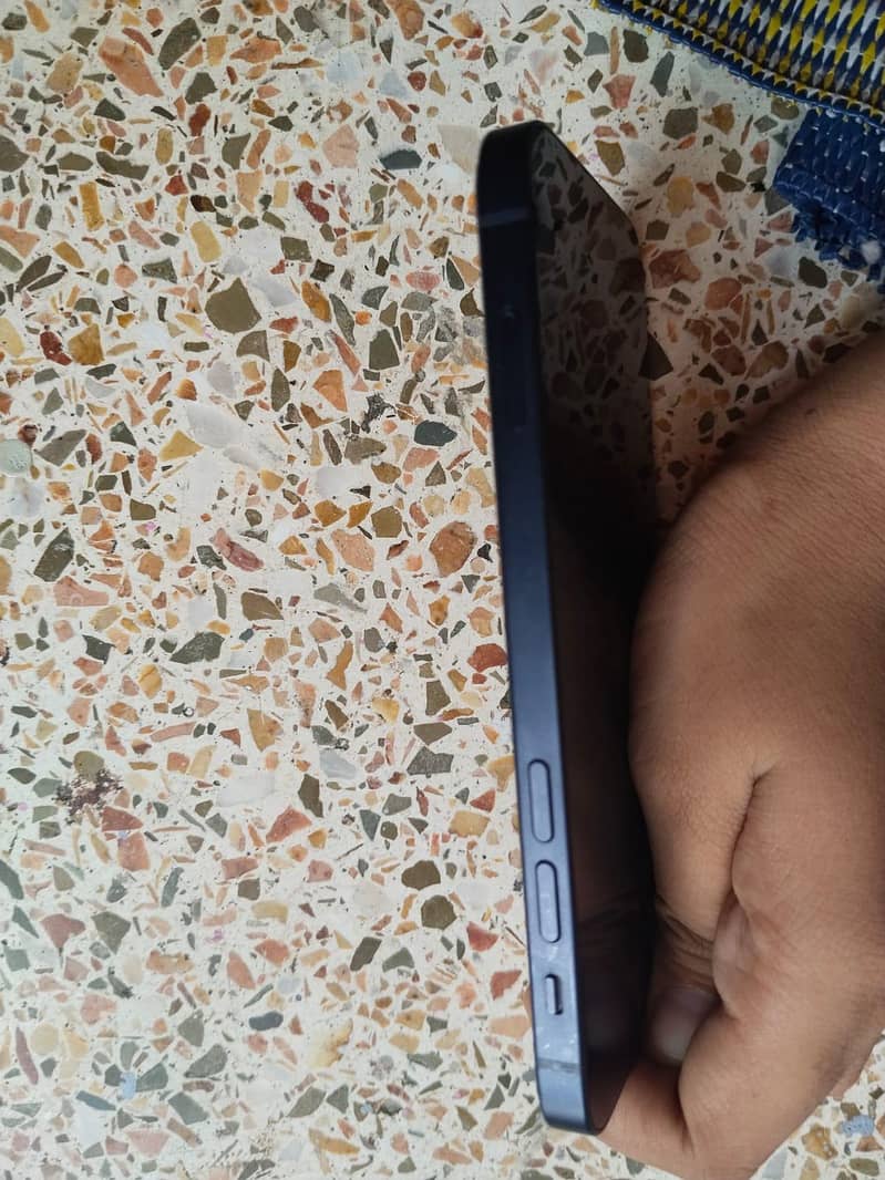 Apple iPhone 12 3
