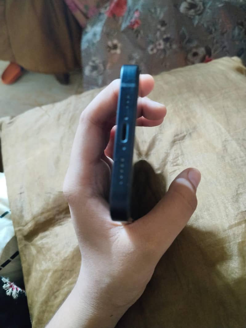 Apple iPhone 12 7