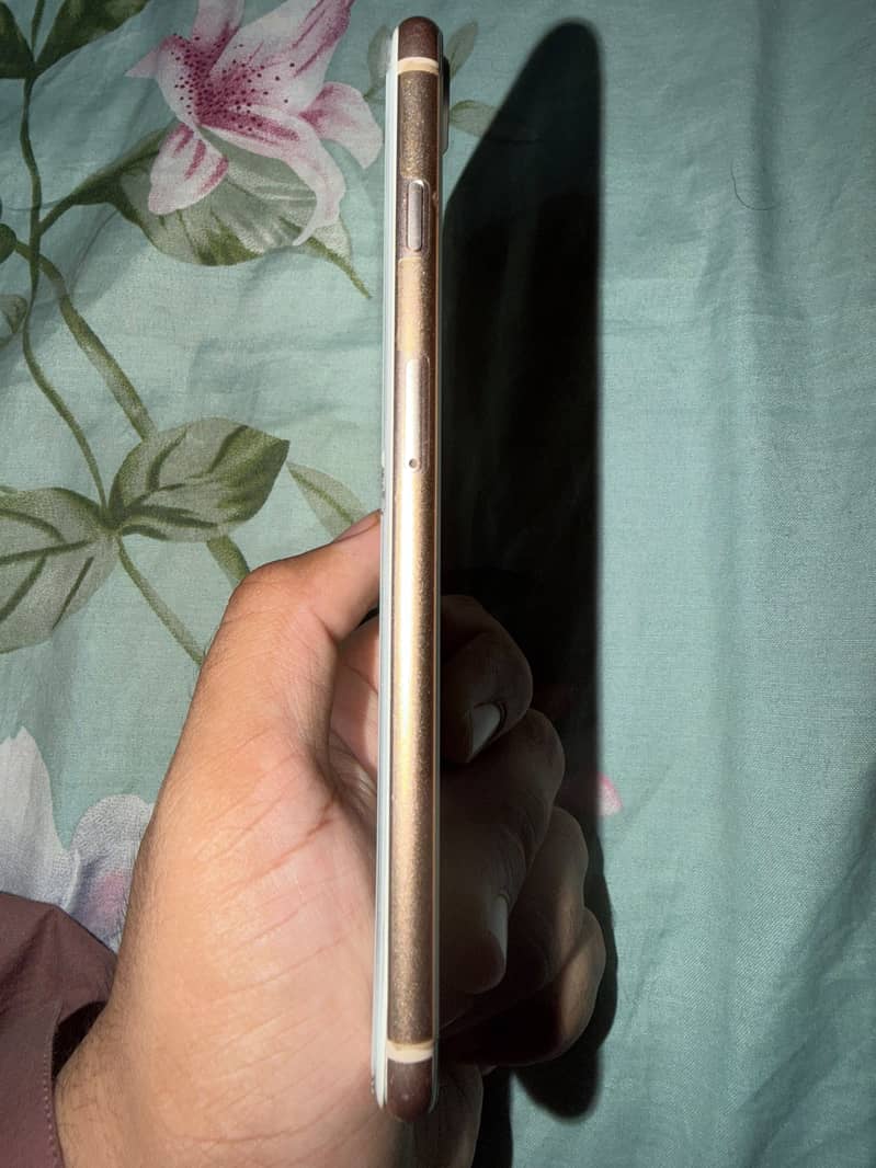 Apple iPhone 8 Plus 4
