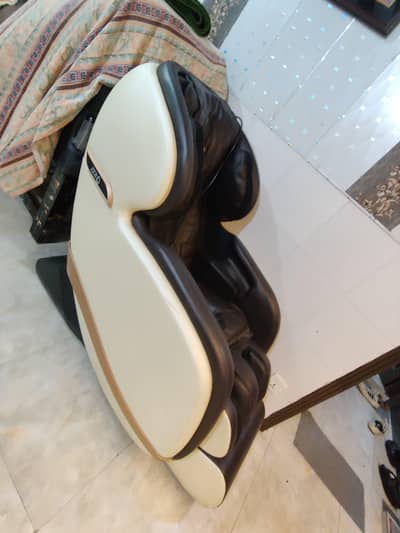 Full Body Electric Massage Chair – Excellent Condition