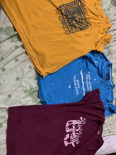 T-shirts small to Medium size deal all in 1000