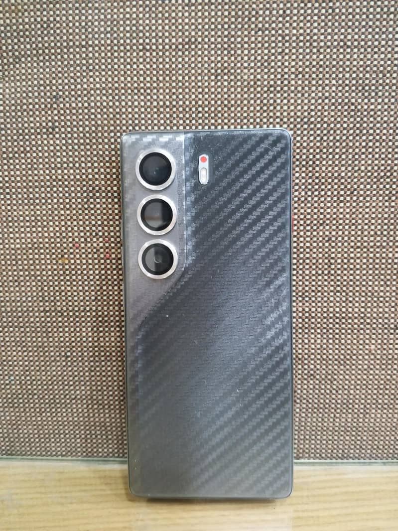 Tecno CAMON 40 7