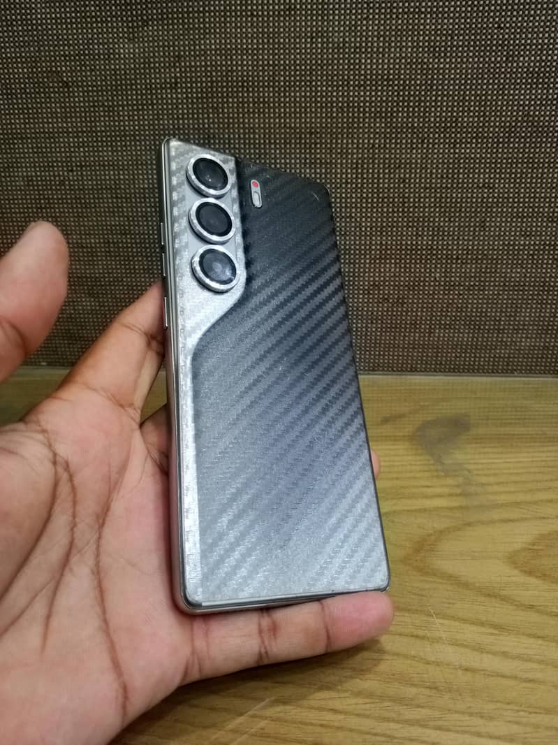 Tecno CAMON 40 8