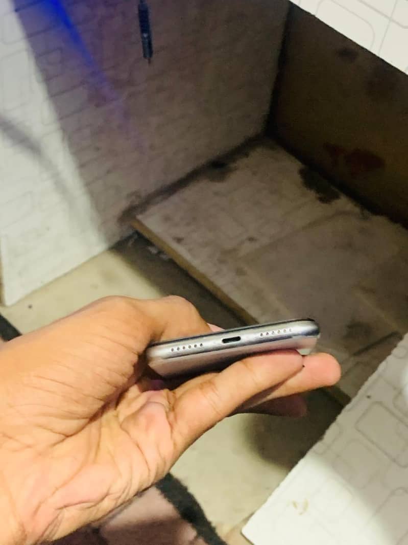 iPhone x 4