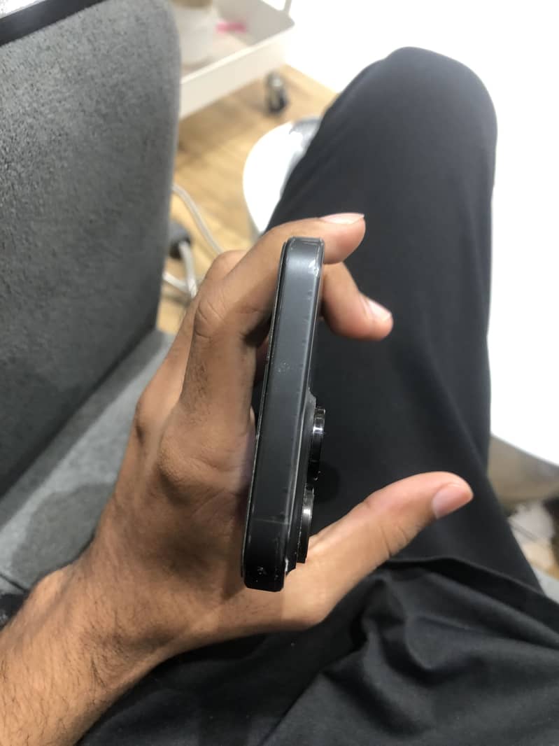 Apple iPhone 15 Pro Max 2