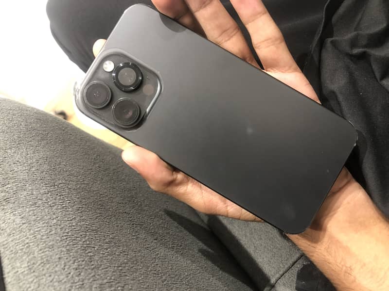 Apple iPhone 15 Pro Max 3