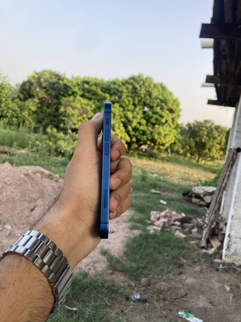 Apple iPhone 12 mini 3