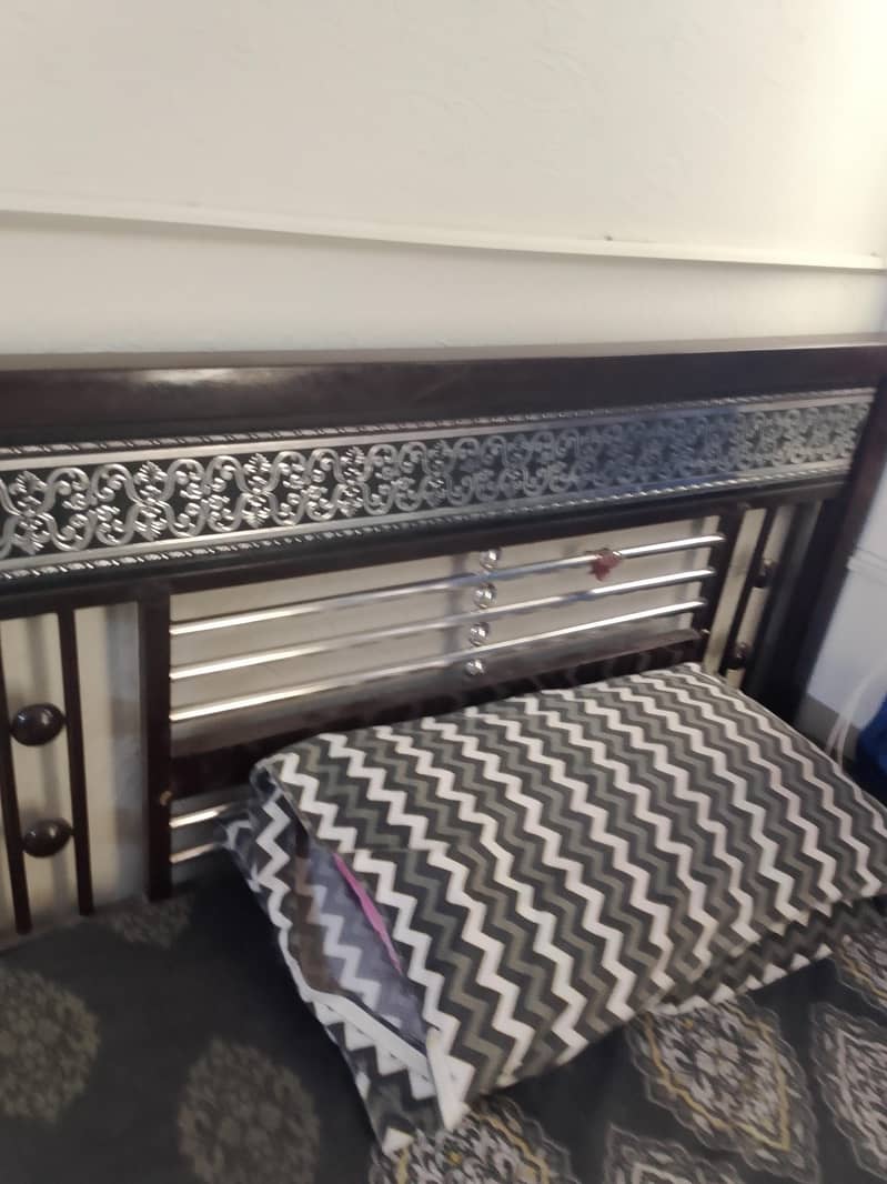 bed with foam 0