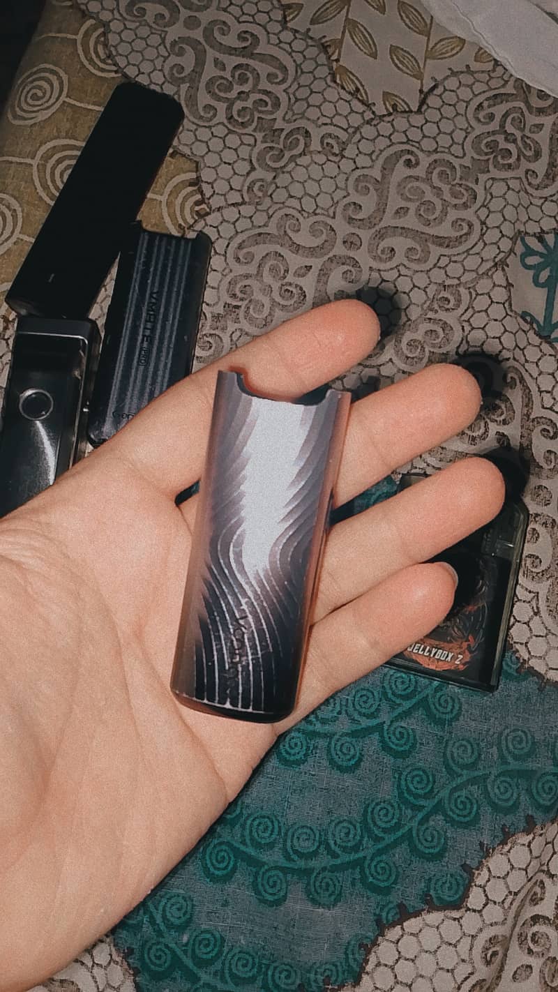 Vapes 18+ boys 5