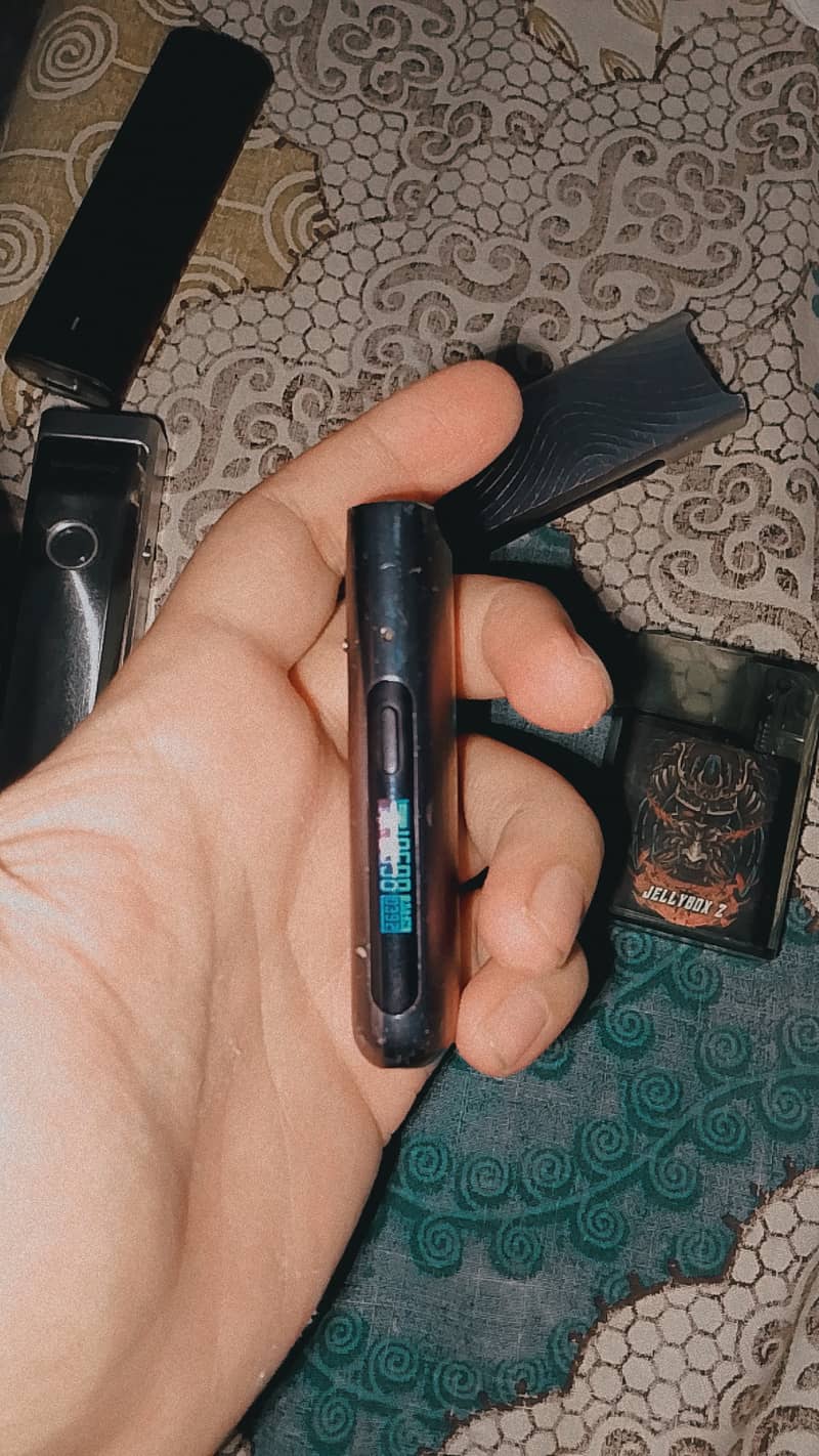Vapes 18+ boys 7