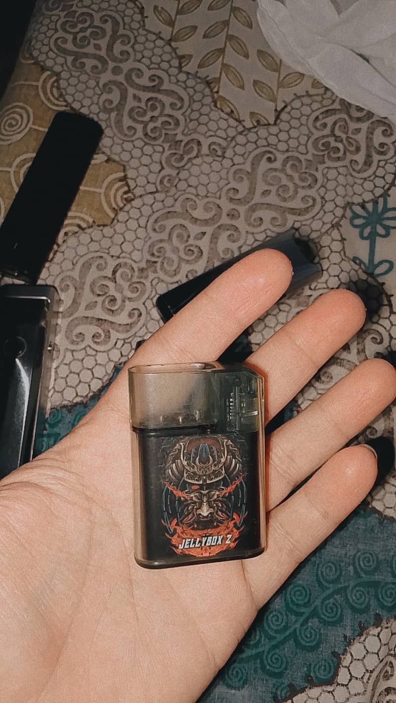 Vapes 18+ boys 9