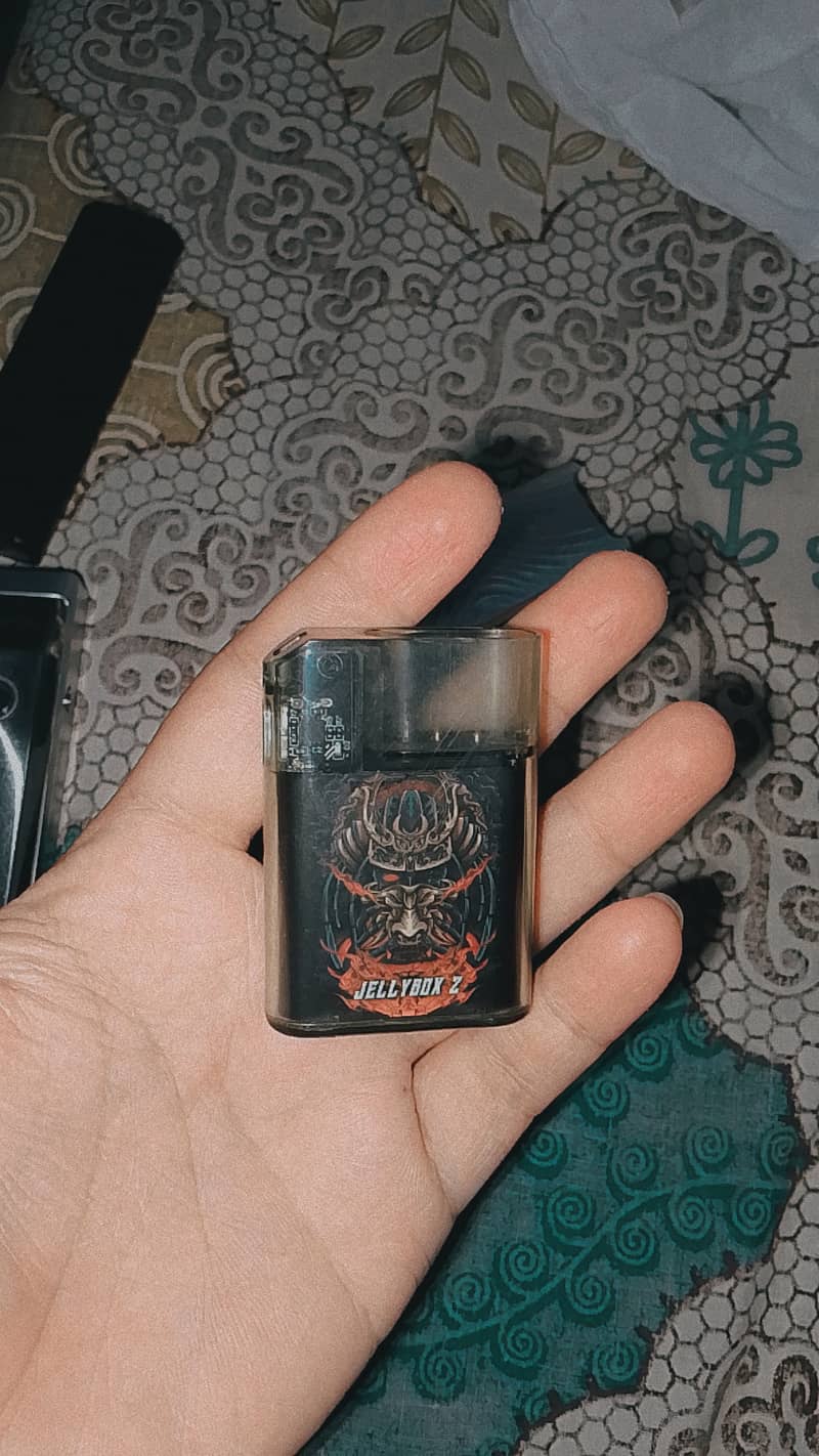 Vapes 18+ boys 10