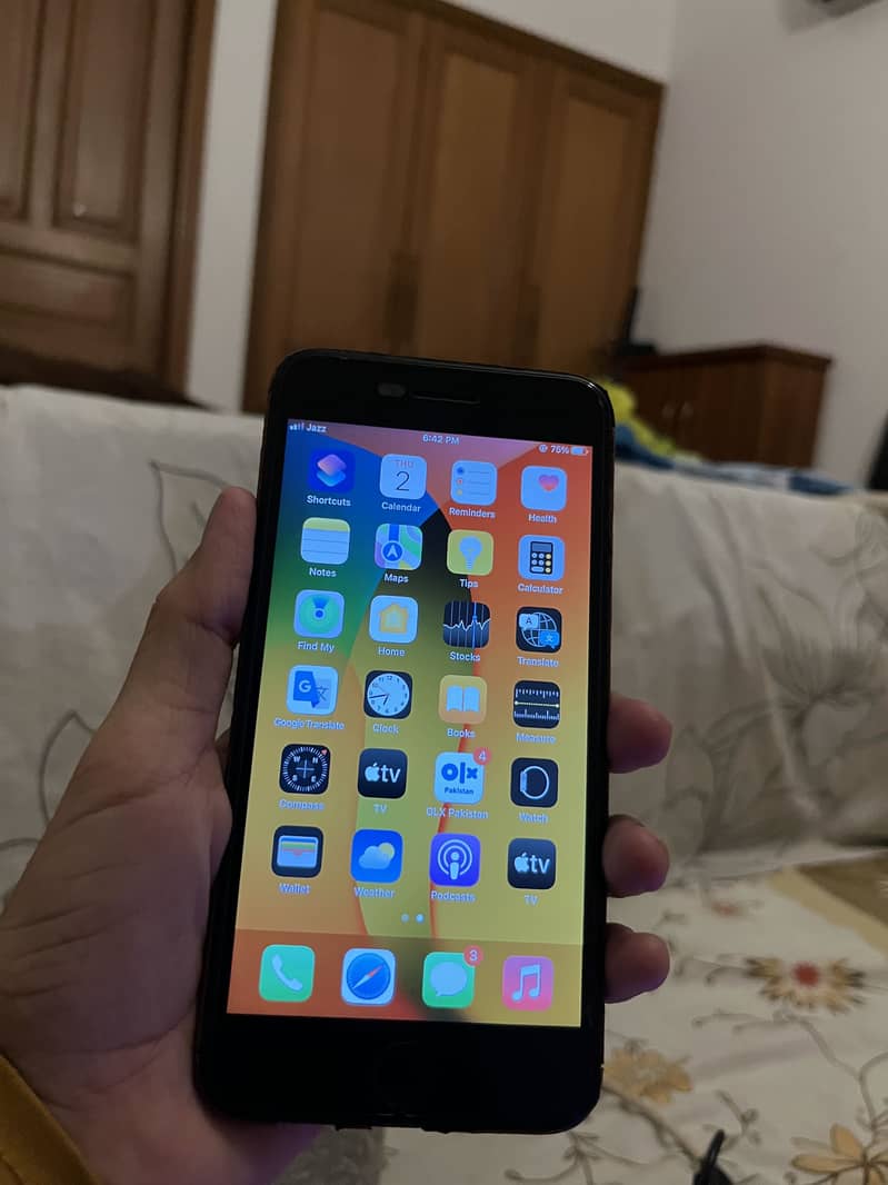 Apple iPhone 7 Plus 6