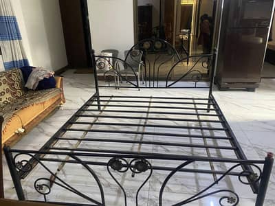 queen size bed 6×6.5 iron