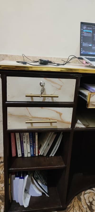 Office table with premium design