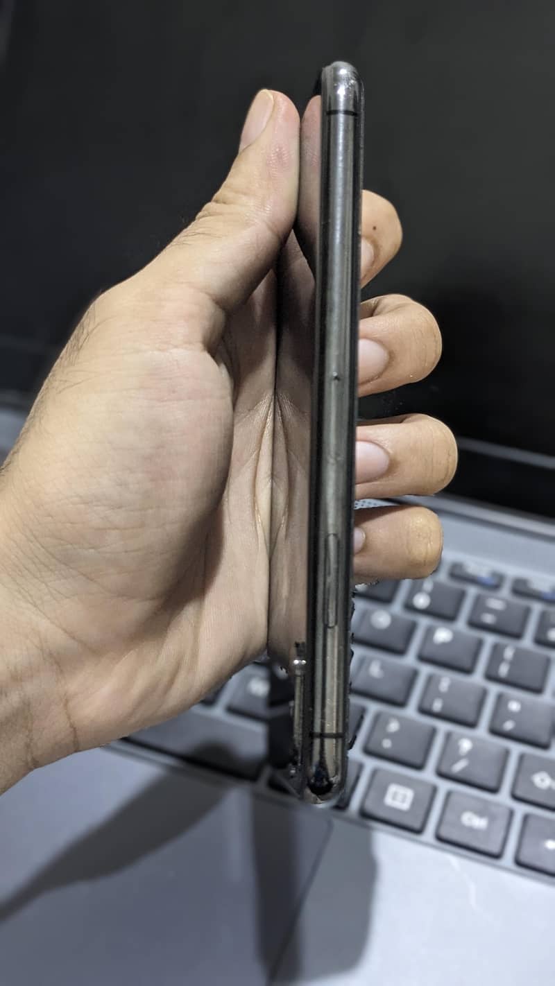 Apple iPhone X 4